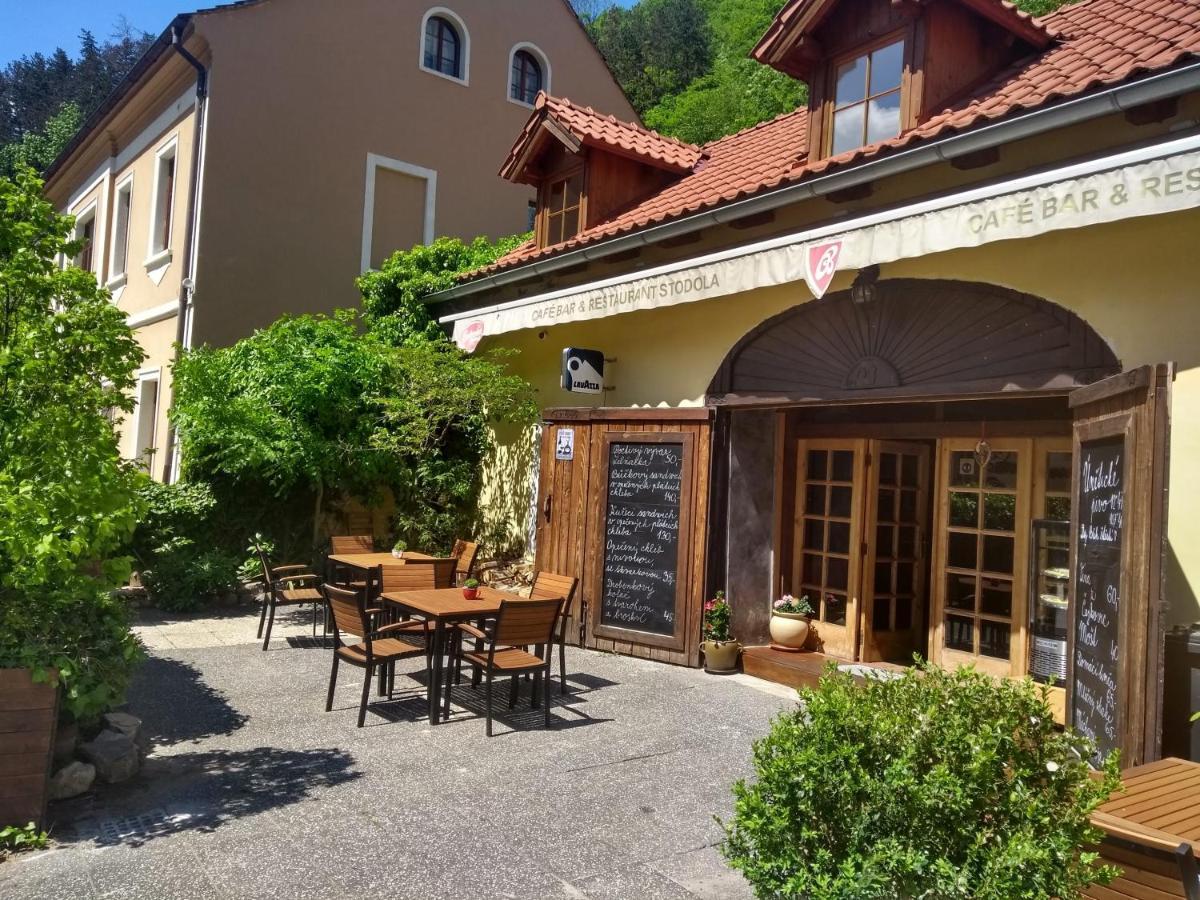 Stodola-soukromý apartmán pro dva s venkovní vířivkou Karlštejn Exterior foto